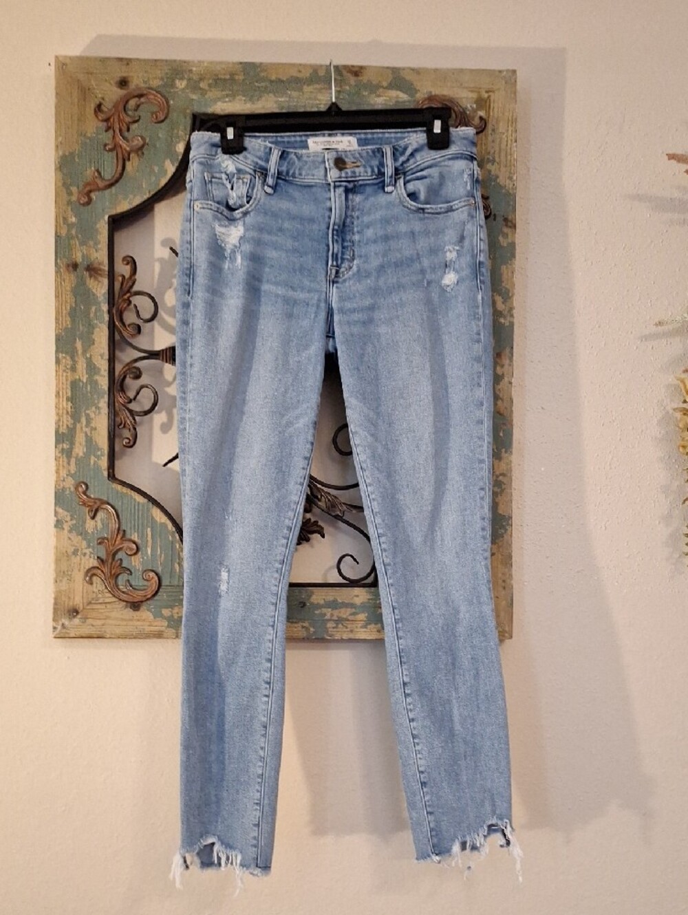 🔥🔥CLEARANCE🔥🔥 Abercrombie & Fitch Light Blue Distressed Ankle Jeans. Size 4